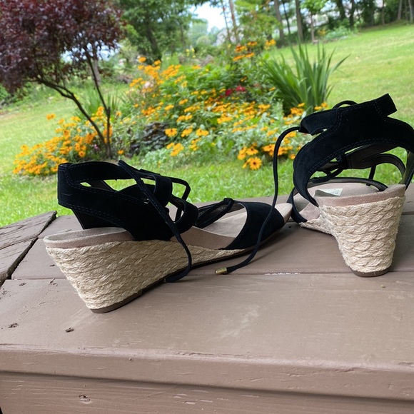 NWT Vionic Wedge Suede Sandals 11 - Picture 4 of 11